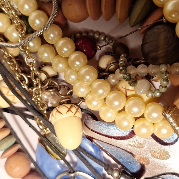 5 LBS Wearable Necklaces 45 Count Some Branded BEADS Chains BOHO Hippie Styles - Picture 9 of 9